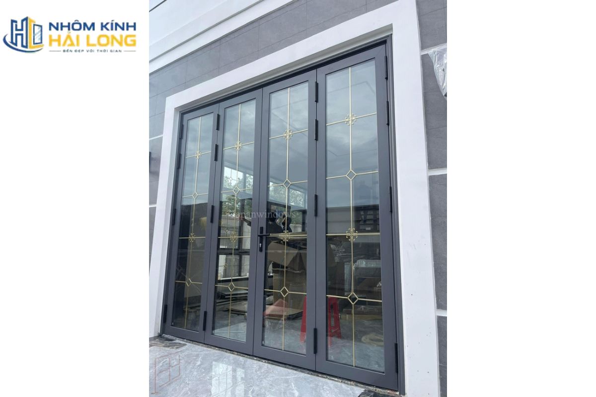 Bảng màu cửa nhôm Xingfa cho cửa ban công ưu tiên ghi xám, nâu sần hoặc màu trung tính, dễ phối với lan can và mặt ngoài công trình
