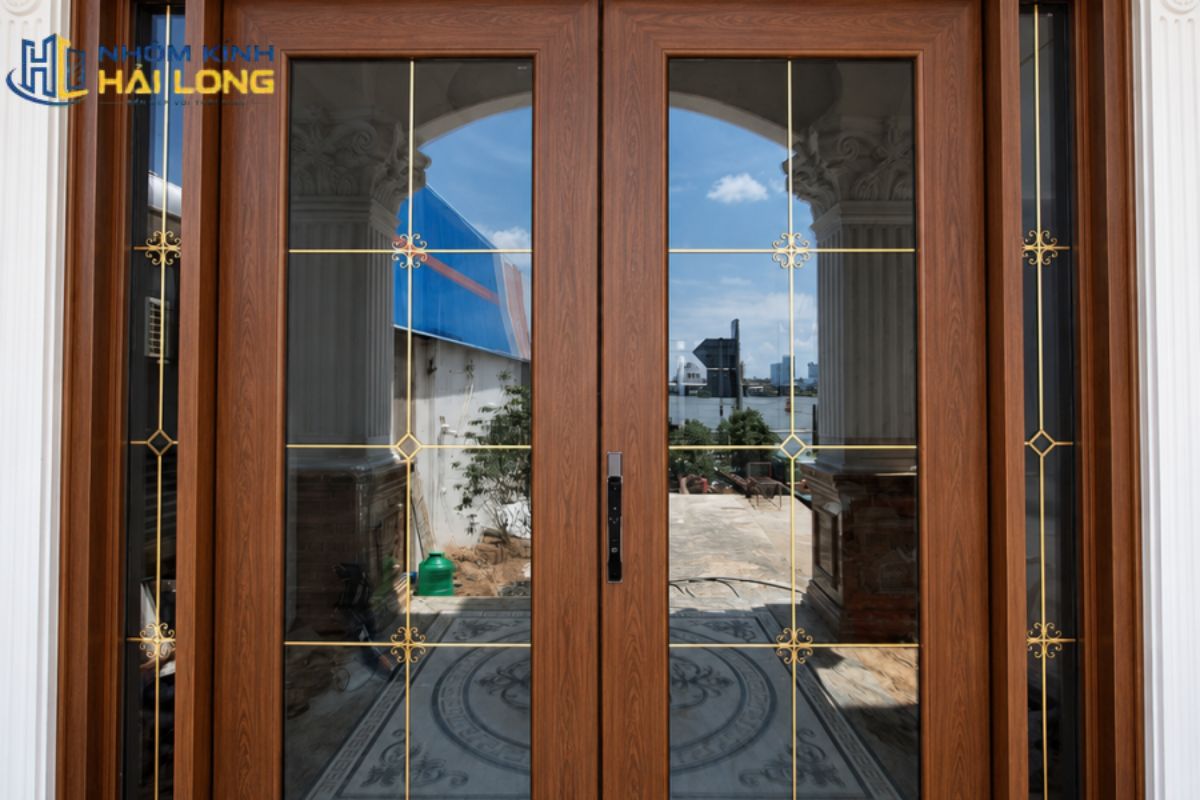 Bảng màu cửa nhôm Xingfa vân gỗ mang vẻ ấm tự nhiên, phù hợp với biệt thự, nhà vườn, kiến trúc mái dốc và nội thất gỗ