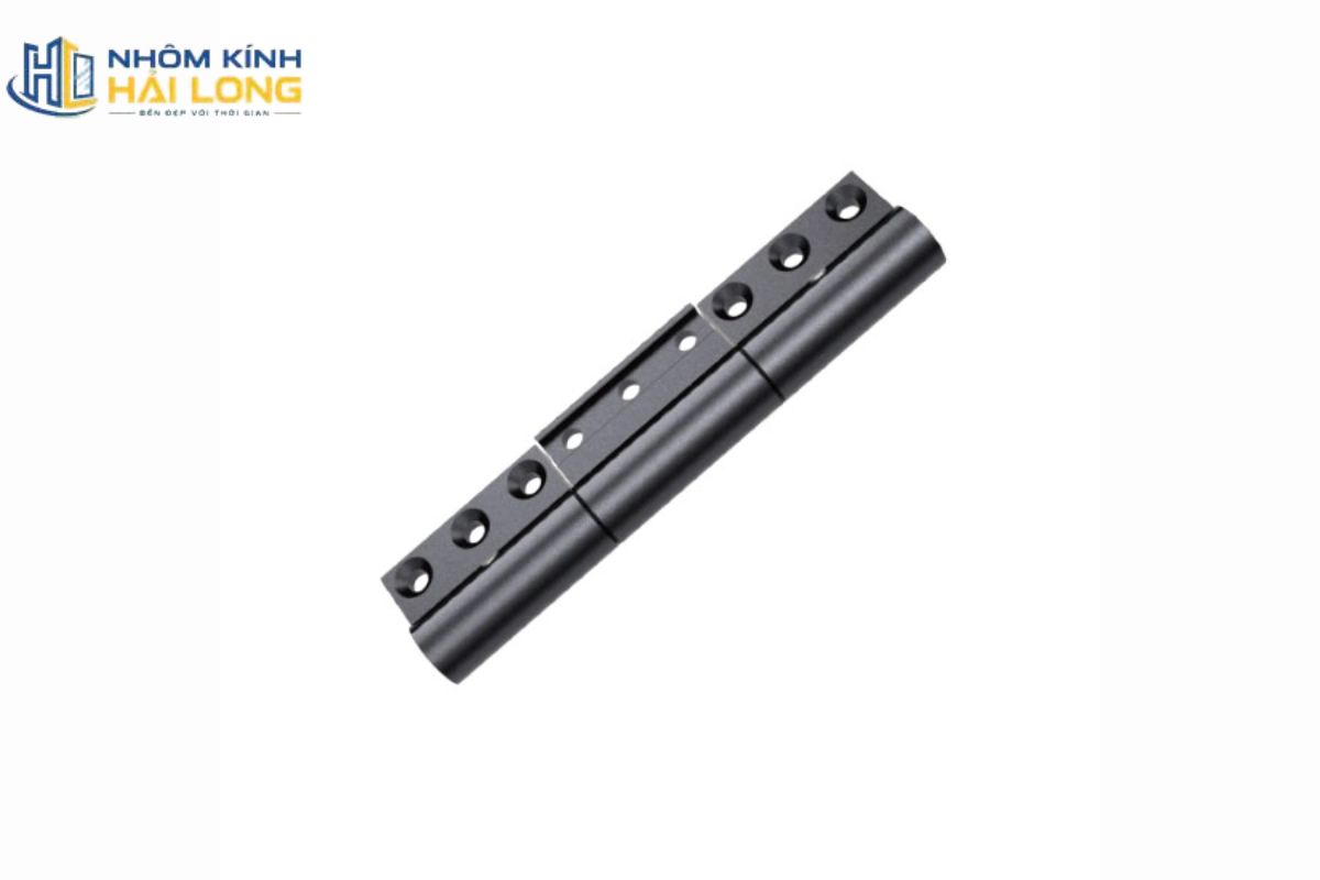 Phụ kiện cửa nhôm Xingfa xếp trượt gồm tay nắm và bộ khóa với thân khóa, lõi khóa, thanh truyền động, điểm chốt và miệng đón khóa