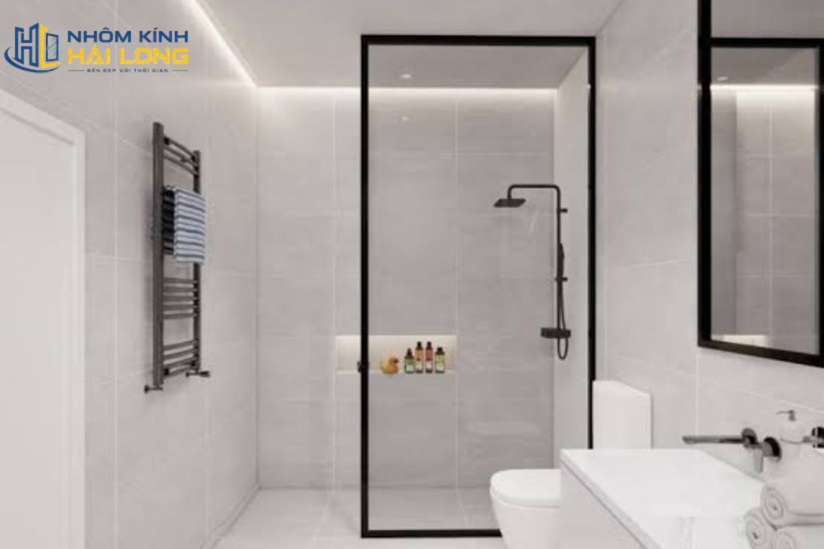 Vách kính cường lực phòng tắm cố định không cửa giúp chắn nước khu sen tắm, ít phụ kiện và tạo cảm giác thông thoáng cho không gian