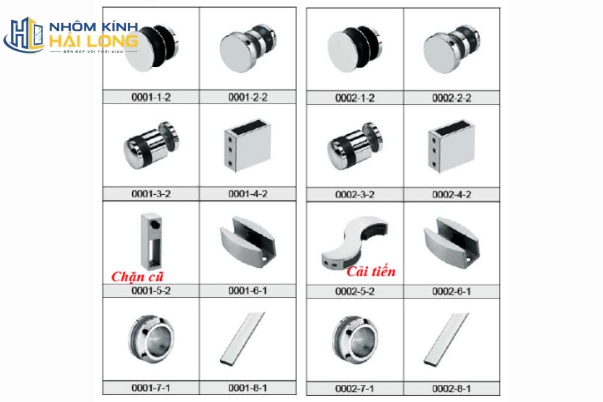 Một bộ vách kính cường lực phòng tắm gồm kính, bản lề, kẹp kính, tay nắm, thanh giằng, gioăng chắn nước, nẹp giữ và keo silicone hoàn thiện
