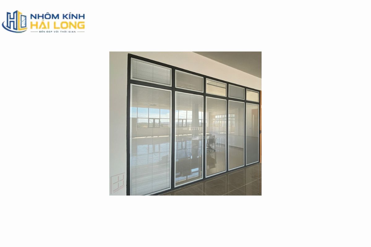 Mẫu vách cố định chia ô và liền cửa của vách kính nhôm xingfa hệ 55