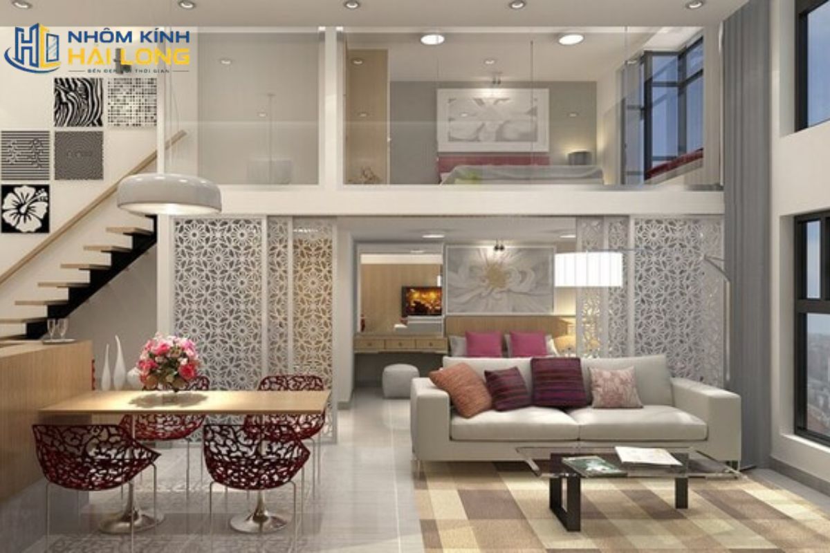 Quy trình lắp đặt vách nhôm kính gác lửng gồm khảo sát hiện trạng, đo kích thước, chốt cấu hình, gia công, lắp dựng, kiểm tra và bàn giao